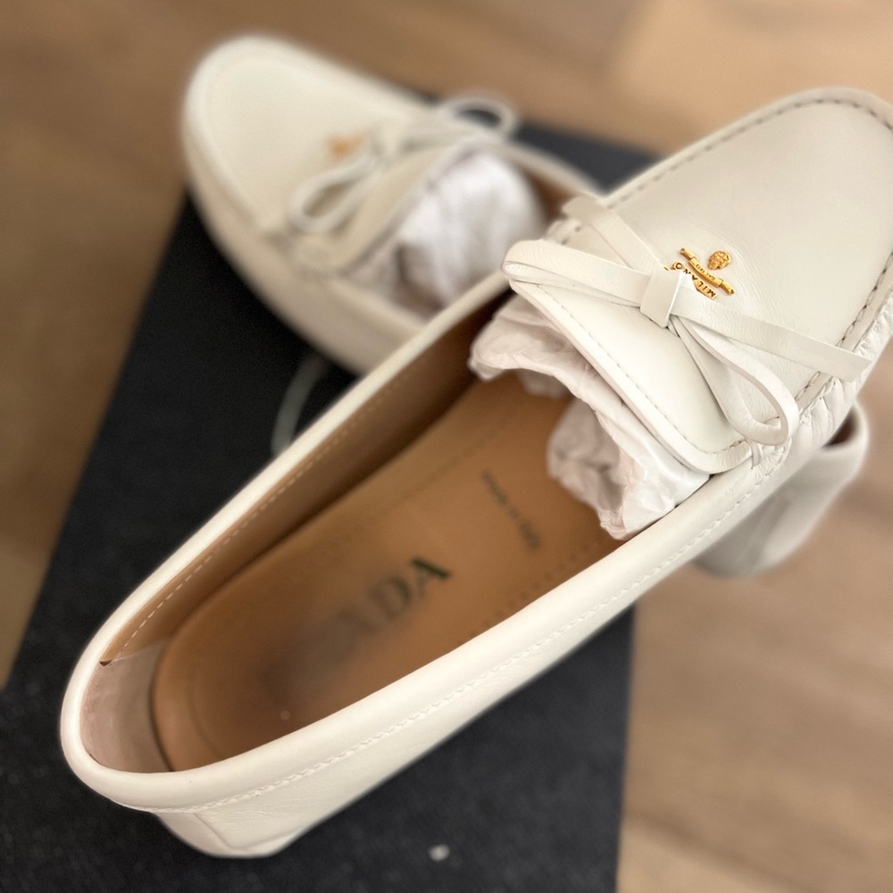 PRADA WHITE LEATHER BOW LOAFERS - Picture 3 of 10